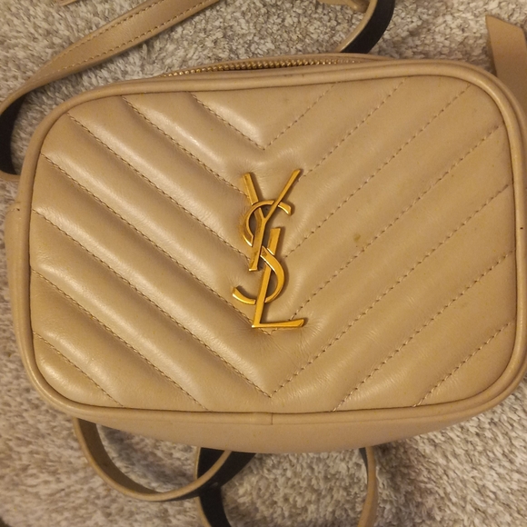 Saint laurent camera bag. Not one stain or any flaws at all . This is bran new - Picture 5 of 6